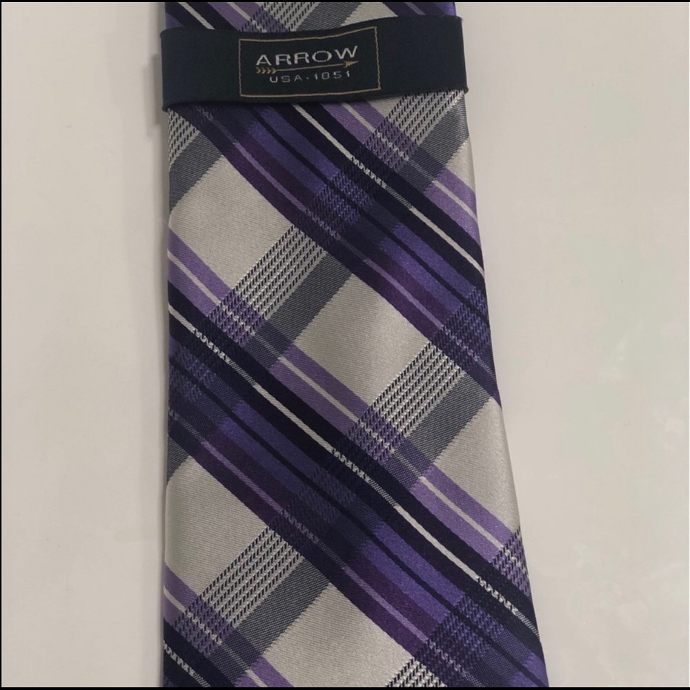 Arrow bow tie